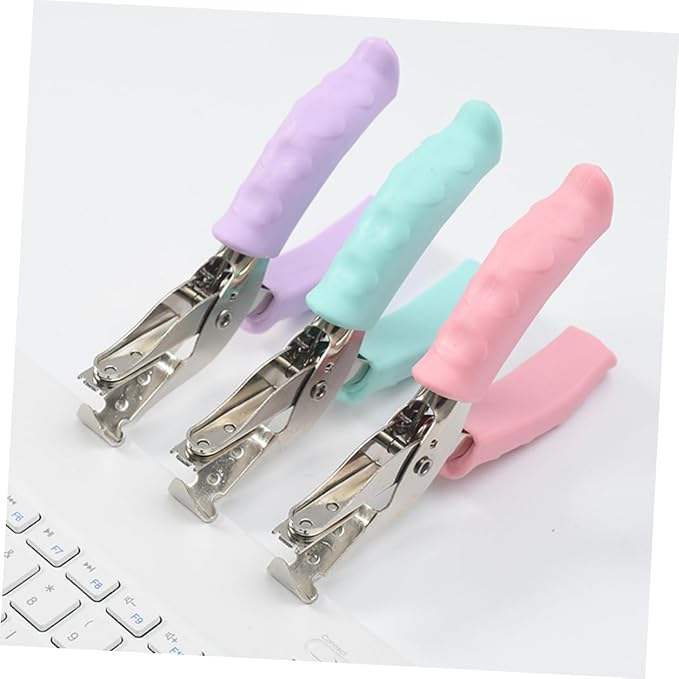 VILLCASE 2Pcs Labor-Saving Staple Puller Remover Tools with Ergonomic Grip for Office and Home Use Compact and Lightweight Staple Removing Accessories Random Color Random Color