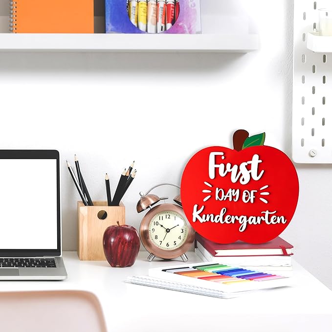 CJiangpo 3D First and Last Day of Kindergarten Board, Double Sided Back to School Board, Apple Shape Reversible 1st Day of Kindergarten Chalkboard Photo Props Supplies for Kids Back to School Decor