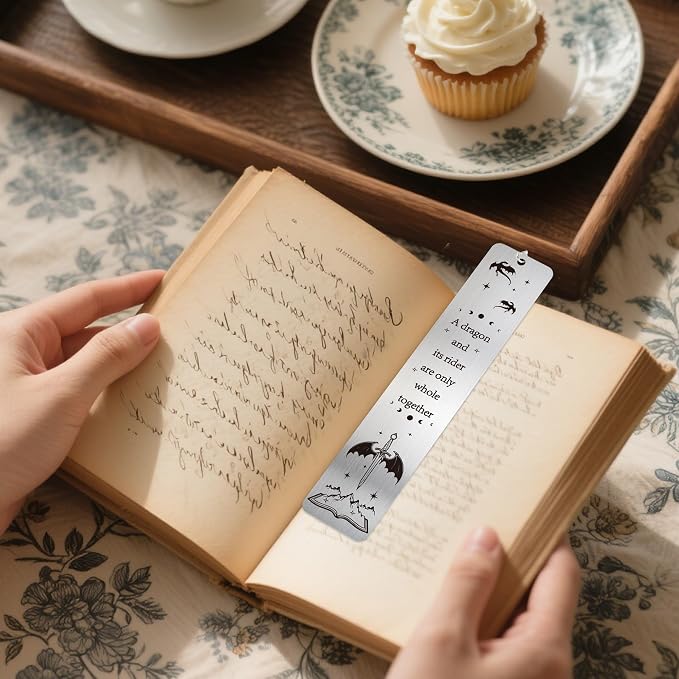 Dragon Metal Bookmark for Men, Fantasy Book Marks for Reading Men Women, Cool Dragon Page Marker with Chain Charm, Bookish Gifts Merch for Readers School Office Supplies