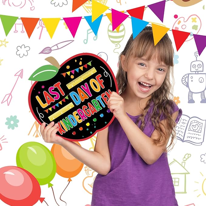 First and Last Day of School Chalkboard Sign Double Sided Commemorate Sign Small Chalk Board Reusable School Sign Apple Shape Kindergarten Sign Board Photo Prop for School Party Graduation Supplies
