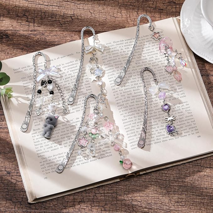 Charm Metal Bookmark Gifts - Purple Crystal Heart Cute Bookmarks Unique Y2k Beads Aesthetic Page Marker for Reading Lovers Women Girls Bookish Accessories Birthday Students Teachers School