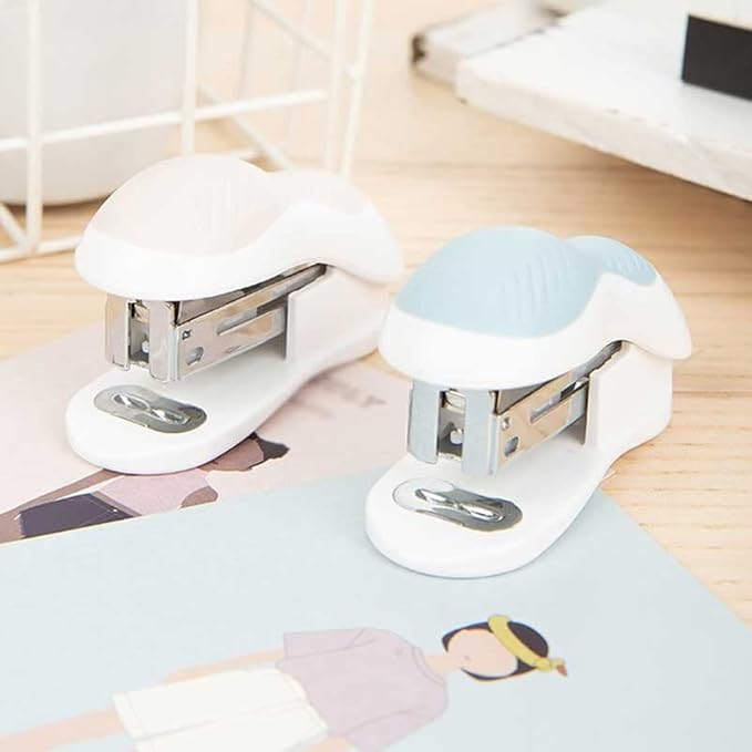 Stapler Small Size Small Stapler for Students, Portable, Labor-Saving, Small Portable Office for Children, Multifunctional Hand-held Stapler for Elementary School Students(E)