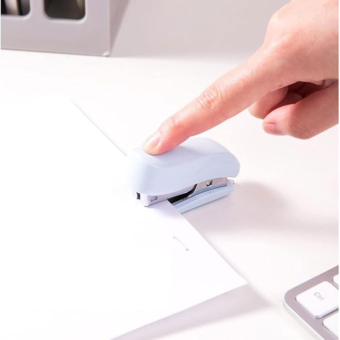 Desk Stapler Mini Cute Desktop Stapler Office Stapler 20 Paper Capacity Free 1 Box of Staples for Desktop Attachment File Binding Blue School Supplies (Color : A)