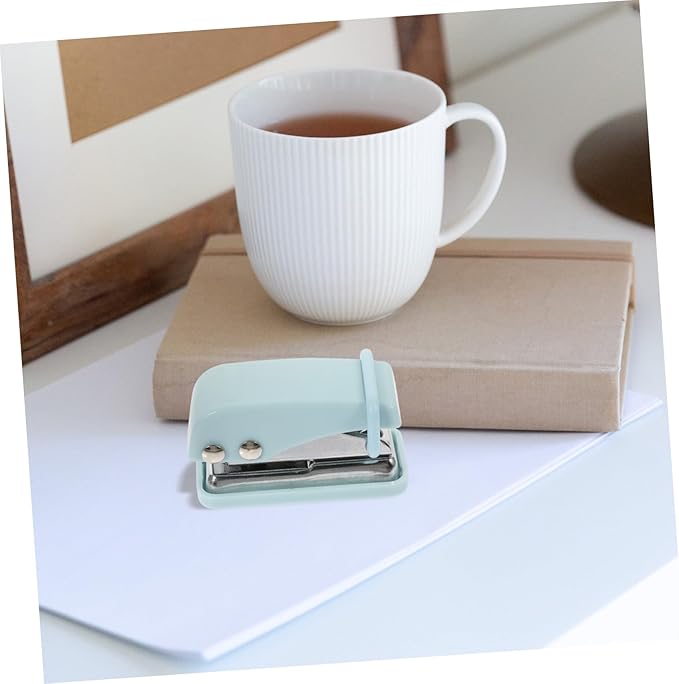 Veemoon Portable Mini Stapler for Office Use Durable and Ergonomic Design Easy to Carry for School and Daily Tasks Lovely and Functional Desk Accessory