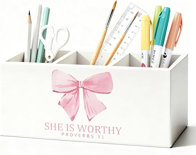 Pink Bow Christian Pen Holder, Christian Gifts for Women Pencil Holder for Desk, Proverbs 31 Woman Gifts, Bible Verse Wooden Box Sign Decorations for Girly Room Bedroom Dorm Desk Tabletop