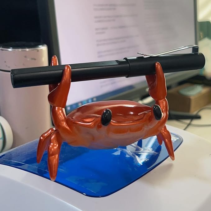 1Pcs Weightlifting Crab Pen Holder Funny Crab Pen Holder for Storage Office Desk Display Decorations (Red)