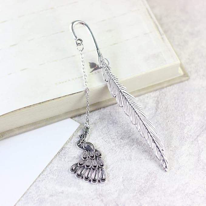 iayokocc Creative Metal Feather Bookmark, Classical Bookmarks with Pendant for Women, Teens Girls, Readers and Book Lovers.(Stars and Moon)