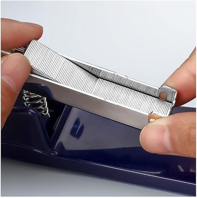 Desk Stapler Desk Stapler Portable Stapler Student Supplies Easy to Load Ergonomic Multifunctional Stapler Blue a Box of Staples is Provided School Supplies (Color : A)