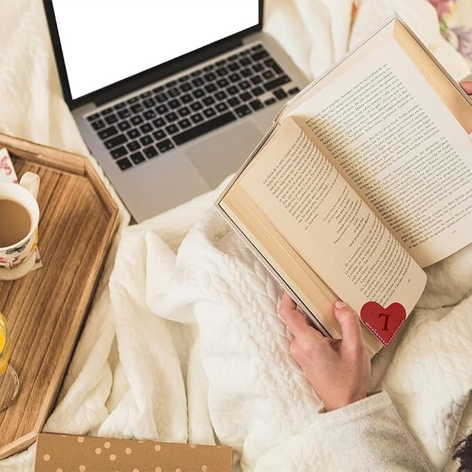 Personalized Leather Heart Bookmark, 26 Letters Customized Corner Book Mark for Reading Women, Book Marker with Initials，Cute Gifts (Black+Dark Brown, Y)
