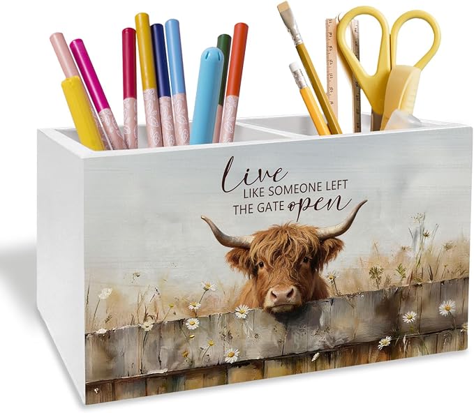 Rustic Daisy Highland Cow Pen Holder for Desk, Highland Cow Gifts Pencil Organizer, Live Like Someone Left the Gate Open Wooden Box Sign Desk Decor for Home Office Decoration