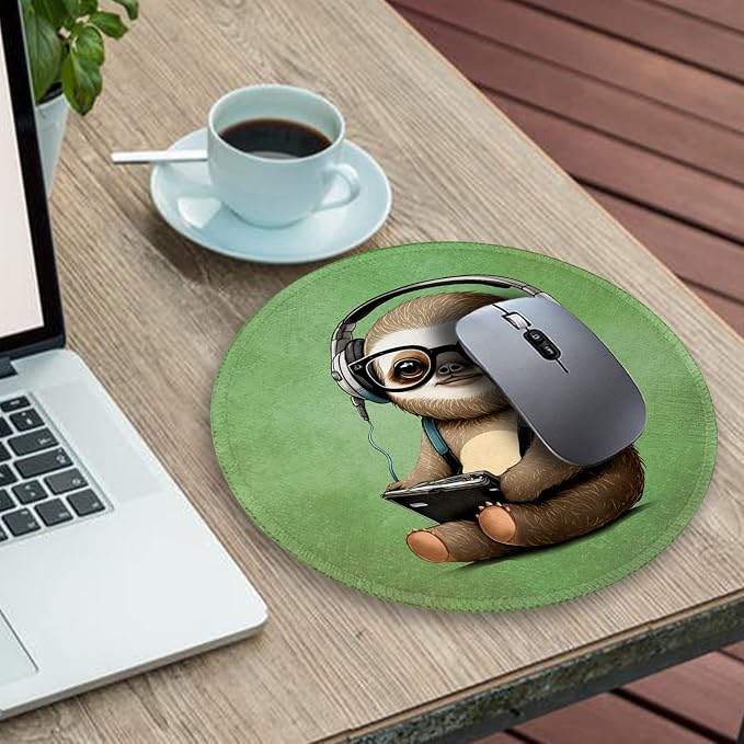 Funny Green Round Mouse Pad Mouse Pad for Desk, Cute Sloth Computer Mousepad with Stitched Edge Non-Slip Rubber Base, Cute Green Home Office Decor Desk Accessories Office Supplies Gift for Women Men