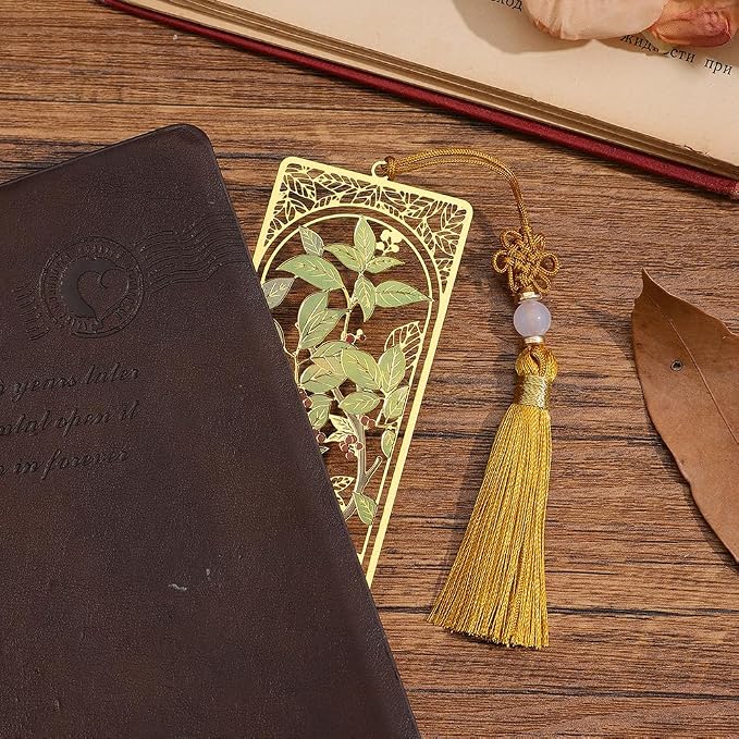icceemee 2PCS Camphor Leaf Theme Bookmark, Cute Bookmark for Women with Hollow-Out Square & Irregular Design, Natural Tassel Book Marks Set in Gift Box, for Book Lovers