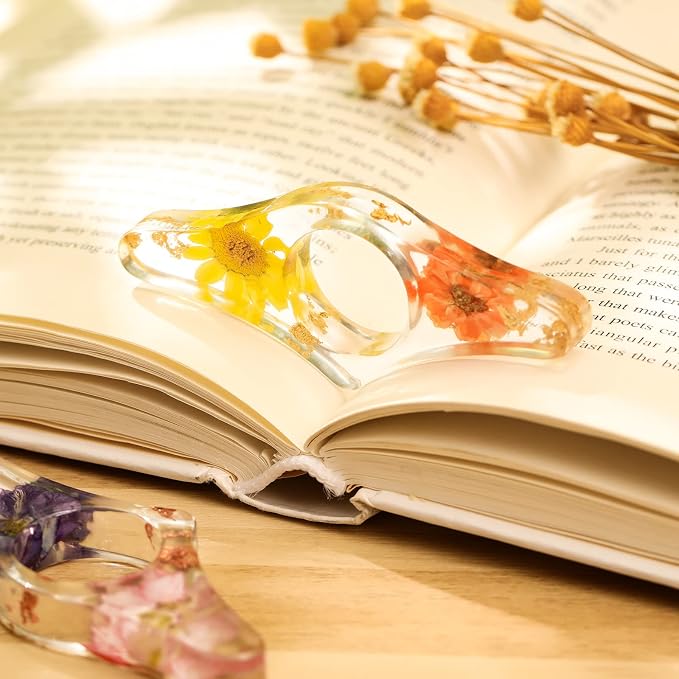 2 Pcs Dried Flower Resin Book Page Holder Transparent Thumb Ring Pages Holders Handmade Personalized Bookmark Reading Accessories for Teachers Book Lovers Literary Birthday Gift