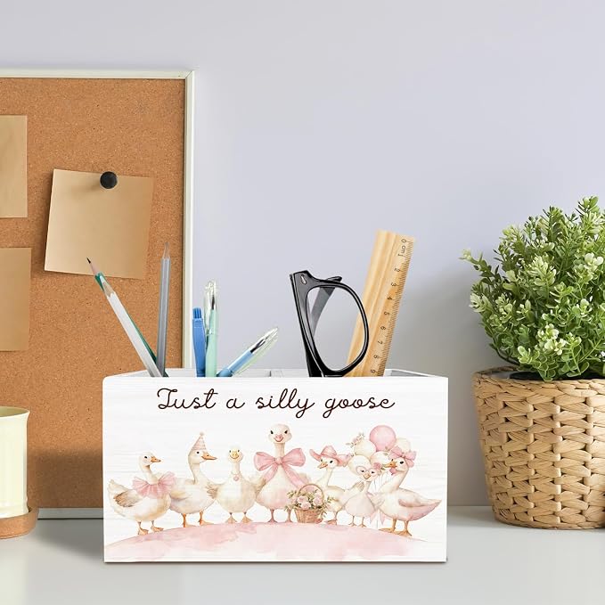 Coquette Pink Bow Geese Pen Holder for Desk, Goose Gifts Pencil Organizer, Preppy Pink Floral Cute Geese Wooden Box Sign Desk Decor for Girls Nursery Home Office Decoration