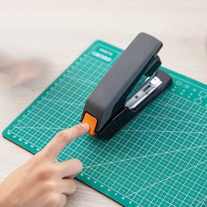 KUYWLMKMZZ Desk Stapler Portable Stapler Labor-Saving Stapler Desktop Stapler Office Learning Desktop File Sorting Suitable for School Supplies School Supplies (Color : Black)