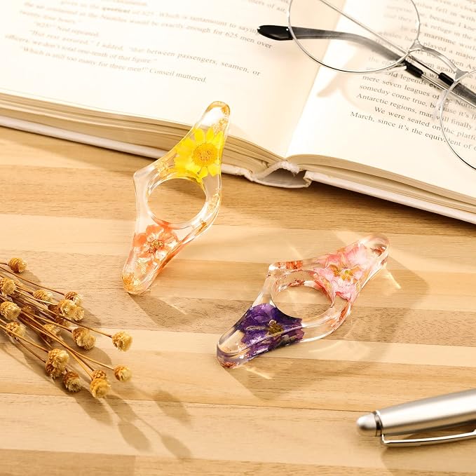 2 Pcs Dried Flower Resin Book Page Holder Transparent Thumb Ring Pages Holders Handmade Personalized Bookmark Reading Accessories for Teachers Book Lovers Literary Birthday Gift