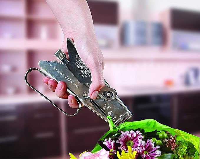 Arrow Fastener P22 Heavy Duty Handheld Plier Stapler for Crafts, Office, and Insulation, Uses 1/4-Inch and 5/16-Inch Staples