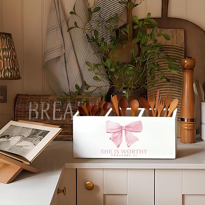 Pink Bow Christian Pen Holder, Christian Gifts for Women Pencil Holder for Desk, Proverbs 31 Woman Gifts, Bible Verse Wooden Box Sign Decorations for Girly Room Bedroom Dorm Desk Tabletop