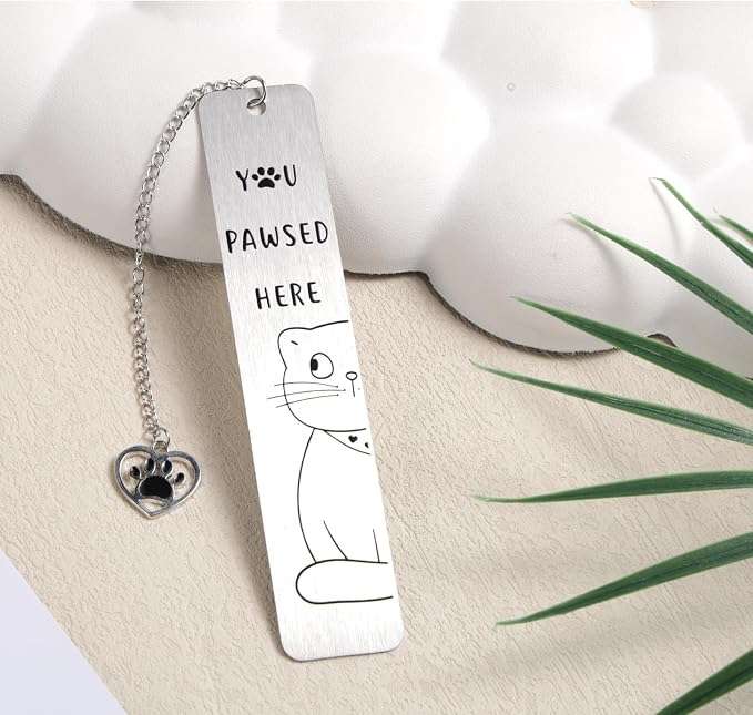Cat Bookmark for Women, Zinc Alloy Kitten Book Marker with Heart Pendant Scarf Cat Design Fun Animal Bookmark Accessories for Reading Enthusiasts & Book Clubs
