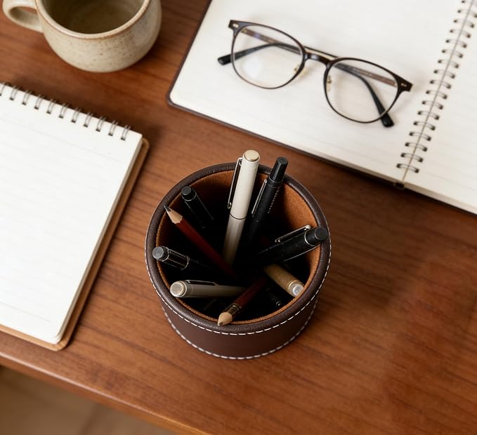 Round Pen Pencil Holder, PU Leather Pencil Cup, Desktop Stationery Organizer, Stand Desk Organizer, Office Accessories Container (Brown)