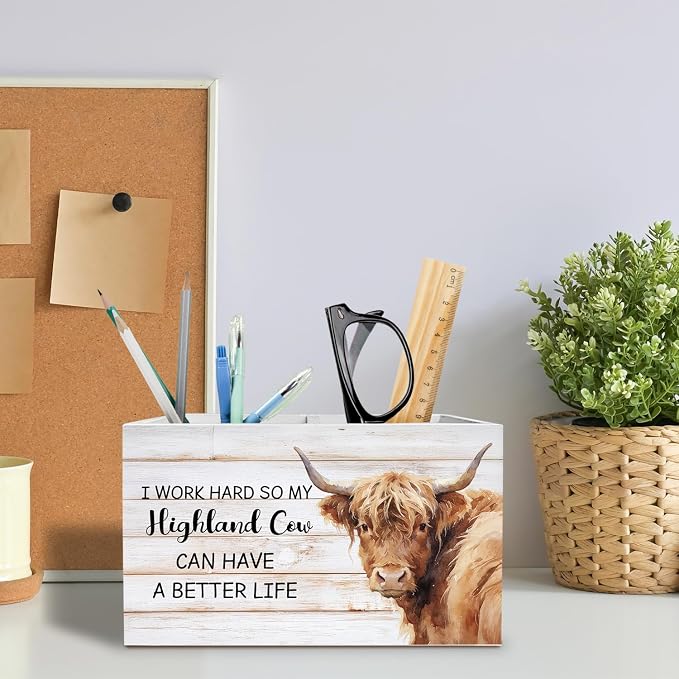 Highland Cow Gifts Pen Holder for Desk, Gifts for Highland Cow Lovers Pencil Organizer, Rustic Funny Heifer Wooden Box Sign Desk Decor for Farmhouse Home Office Decoration
