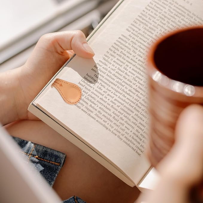 Magnetic Leather Bookmarks Book Marks for Reading Women Men Book Lovers Readers (Beige)