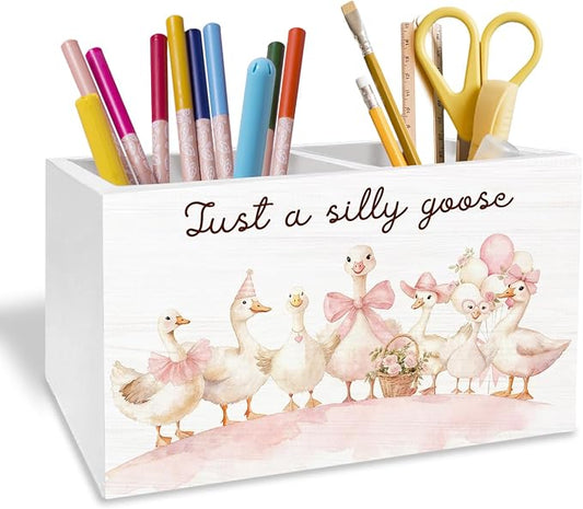 Coquette Pink Bow Geese Pen Holder for Desk, Goose Gifts Pencil Organizer, Preppy Pink Floral Cute Geese Wooden Box Sign Desk Decor for Girls Nursery Home Office Decoration
