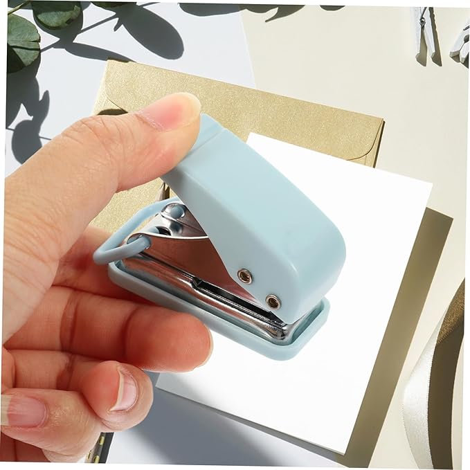 Veemoon Portable Mini Stapler for Office Use Durable and Ergonomic Design Easy to Carry for School and Daily Tasks Lovely and Functional Desk Accessory