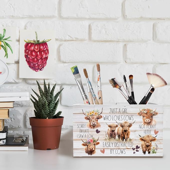 Floral Wreath Highland Cow Pen Holder for Desk, Highland Cow Lover Gifts Pencil Organizer, Farmhouse Heifer Wooden Box Sign Desk Decor for Girls Bedroom Home Office Decoration