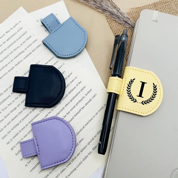 Personalized Magnetic Bookmark Pen Holder, Leather Book Marks for Reading Women& Men, Engraving 26 Letters Name Initial Bookmarks with Pencil Pen Holder, Gift for Book Lovers, Readers (Yellow, G)