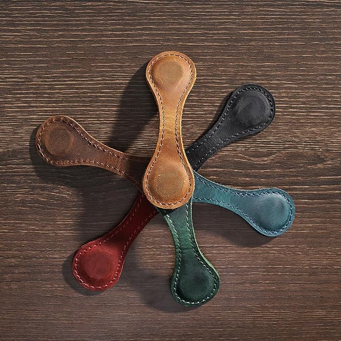 Personalized Magnetic Leather Bookmark, 26 Letters Custom Leather Bookmarks, Handmade, Leather Magnetic Bookmark for Book Lovers Readers Women Kid(Green，E）