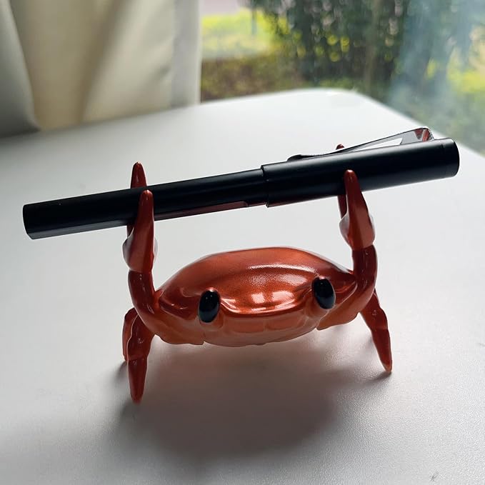 1Pcs Weightlifting Crab Pen Holder Funny Crab Pen Holder for Storage Office Desk Display Decorations (Red)