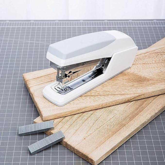 KUYWLMKMZZ Desk Stapler Office Stapler Desktop Stapler is Practical and Labor-Saving and Office Document Binding White Can Bind 20 Sheets Capacity School Supplies (Color : White)