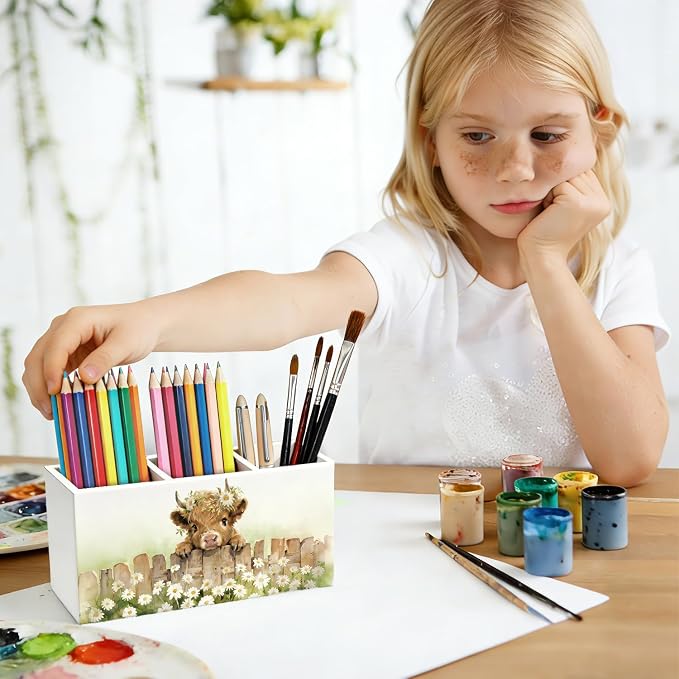 Highland Cow Pen Pencil Holder for Desk, Highland Cow Gifts, Cute Western Cattle Farm Animal Nursery Wooden Box Sign Decorations for Home Office Kids Room Bedroom Desk Tabletop