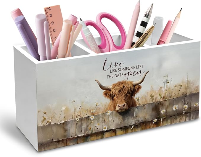 Highland Cow Farmhouse Pen Holder for Desk, Highland Cow Gifts Pencil Organizer, Live Like Someone Left the Gate Open Wooden Box Sign Desk Decor for Office Home Decoration