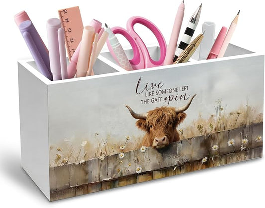 Highland Cow Farmhouse Pen Holder for Desk, Highland Cow Gifts Pencil Organizer, Live Like Someone Left the Gate Open Wooden Box Sign Desk Decor for Office Home Decoration