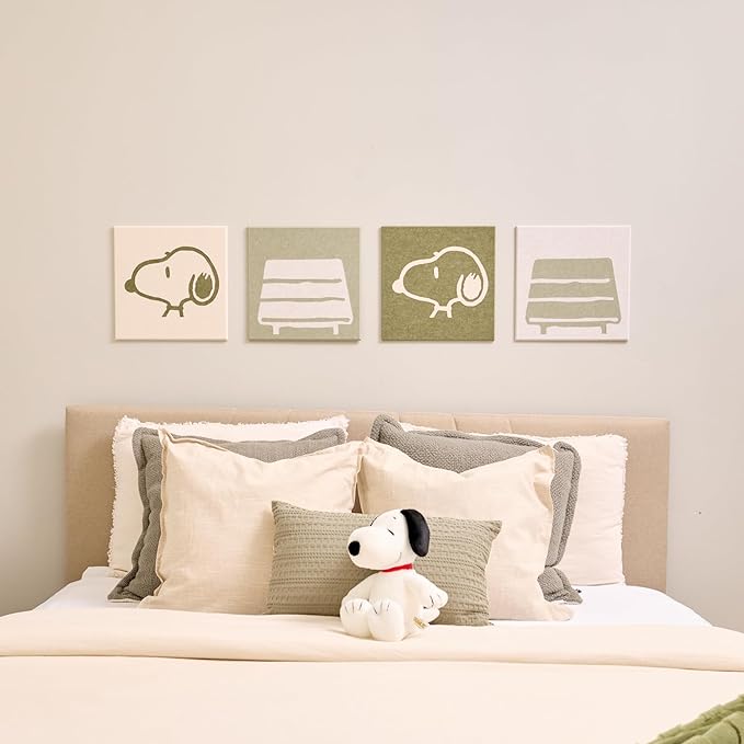 felt right Charlie Brown Collection It’s Snoopy Olive, Peanuts Room Decor, Snoopy, Home Decor, Felt Wall Panels, Decorative Bulletin Board, Easy Gift Idea, Pin Board, Collectibles