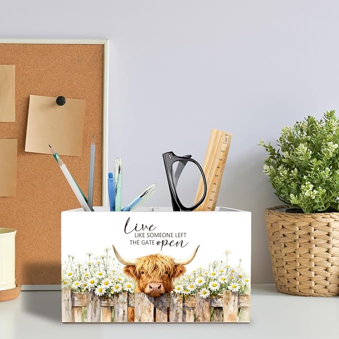 Rustic Daisy Floral Highland Cow Pen Holder for Desk, Highland Cow Gifts Pencil Organizer, Live Like Someone Left the Gate Open Wooden Box Sign Desk Decor for Home Office Decoration