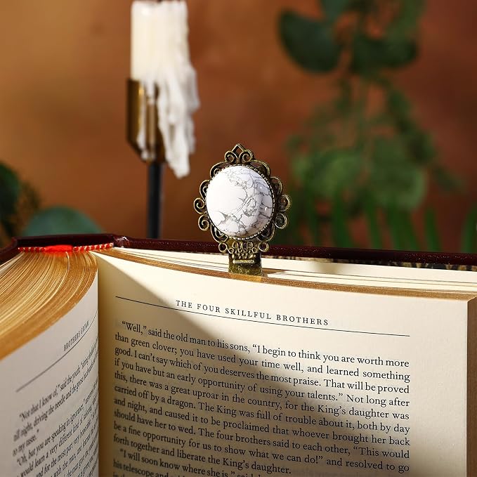 1Pcs Vintage White Howlite Bookmark with Natural Crystal Stone - Fantasy White Howlite Bookmark for Reading Women, Men, Book Lovers, Girls and Teachers Bookmarks