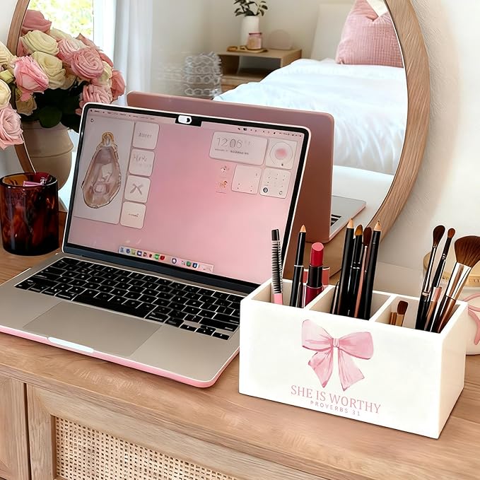 Pink Bow Christian Pen Holder, Christian Gifts for Women Pencil Holder for Desk, Proverbs 31 Woman Gifts, Bible Verse Wooden Box Sign Decorations for Girly Room Bedroom Dorm Desk Tabletop