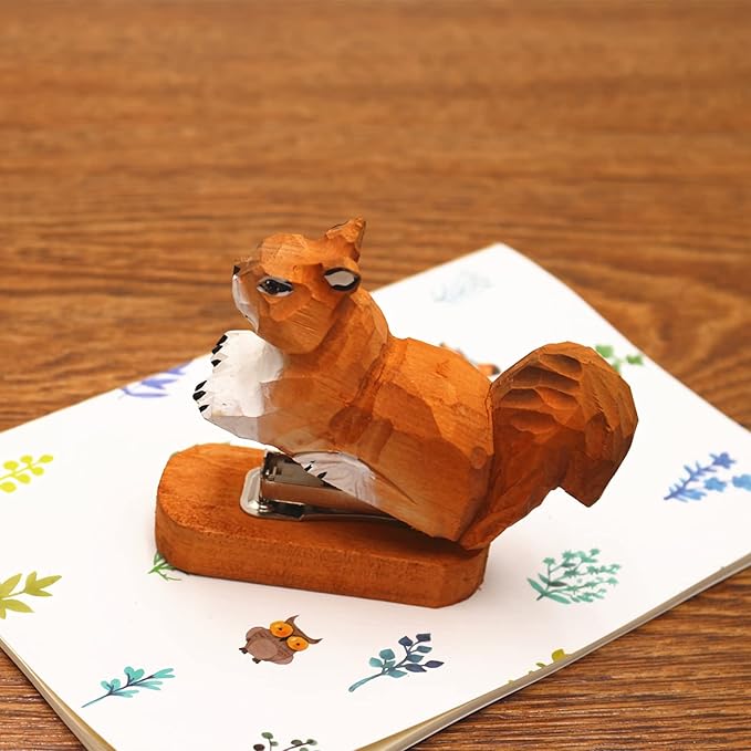 Wooden Animal Stapler, Desktop Stitcher Art Figurine Statue Sculpture Wooden Stapler for School Office Stationery (Squirrel)