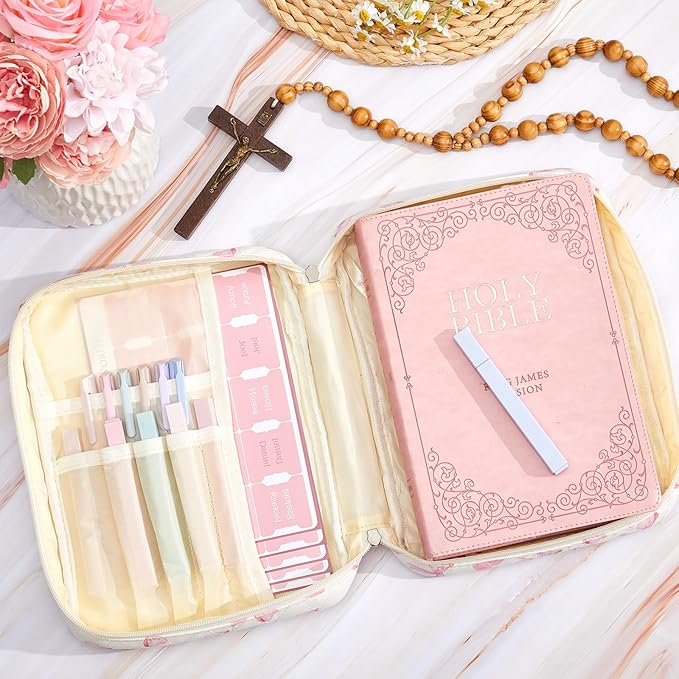 Sinload Quilted Bible Cover Case for Women Large Carrying Bag with Organizer Tabs 6 Colored Pens 6 Highlighters Book Tote Bags with Handle Bible Carry Supplies Christian Gifts(Pink Bow Heart)