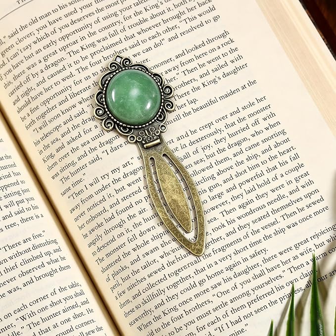 1Pcs Vintage Green Aventurine Bookmark with Natural Crystal Stone - Fantasy Brass Metal Green Jade Bookmarks for Reading Women, Men, Book Lovers, Girls and Teachers Book Marks(Green Jade)