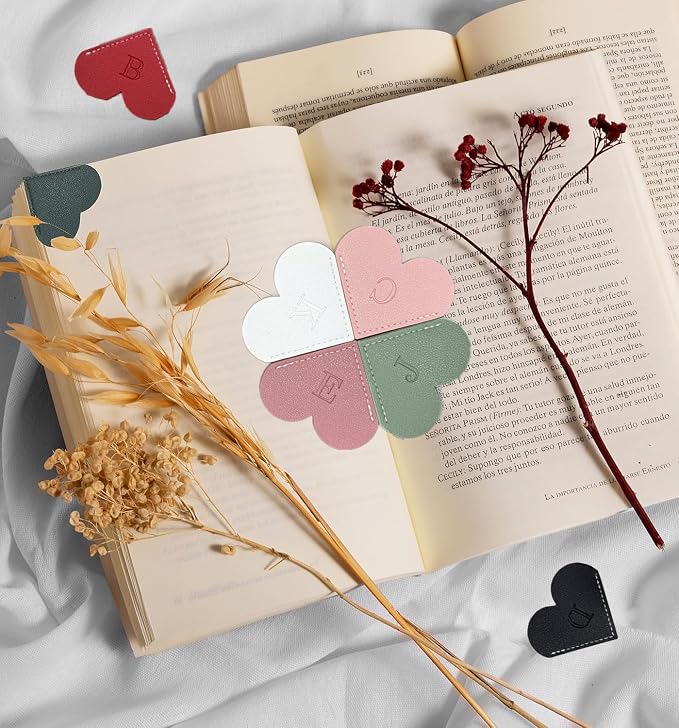 Personalized Leather Heart Bookmark, 26 Letters Customized Corner Book Mark for Reading Women, Book Marker with Initials，Cute Gifts (Black+Dark Brown, S)