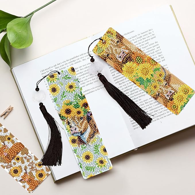 Diamond Painting Bookmarks Set - 8PCS Highland Cow 5D Diamond Art Bookmarks Kit with Tassel Sunflower Bookmarks Set for Highland Cow Lover Office Useful Project DIY Crafts Gifts Teacher