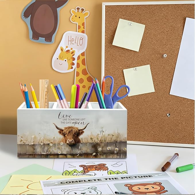 Highland Cow Farmhouse Pen Holder for Desk, Highland Cow Gifts Pencil Organizer, Live Like Someone Left the Gate Open Wooden Box Sign Desk Decor for Office Home Decoration