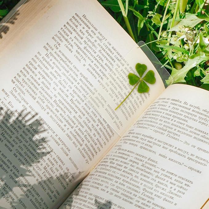 Real Four Leaf Clover Bookmark, Elegant 4 Leaf Clover Charm, Perfect Gift for Book Lovers, Preserved Four Leaf Clover in Laminated Bookmark Made in Korea