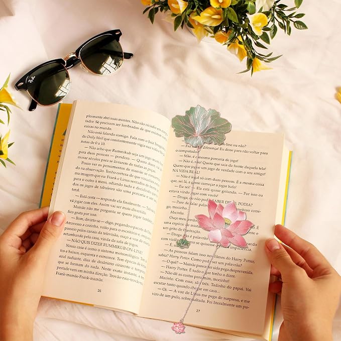 4Pcs Metal Bookmarks with Chain Plant Bookmark Golden Lotus Leaf Birthday Gifts Unique Teacher Christmas Gifts Literary Accessory Appreciation Stuffers for Book Lovers Writers Readers Women Adults
