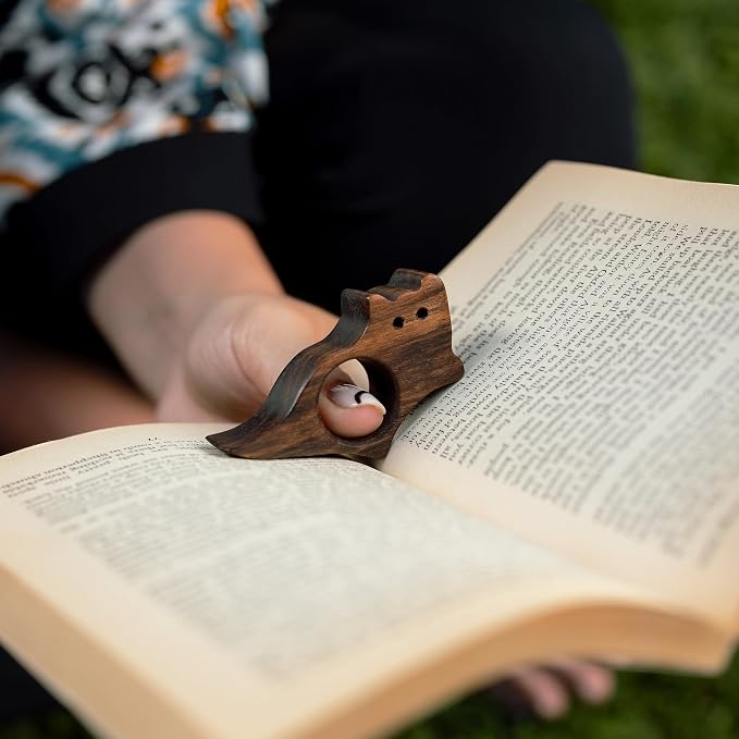 TILISMA Cat Book Page Holder – Handmade Natural Walnut Thumb Bookmark - Novel Reading Accessories Gifts for Readers, Book Lovers Gifts, Bookworm Gifts, Literary Gift - (Medium 0.86")