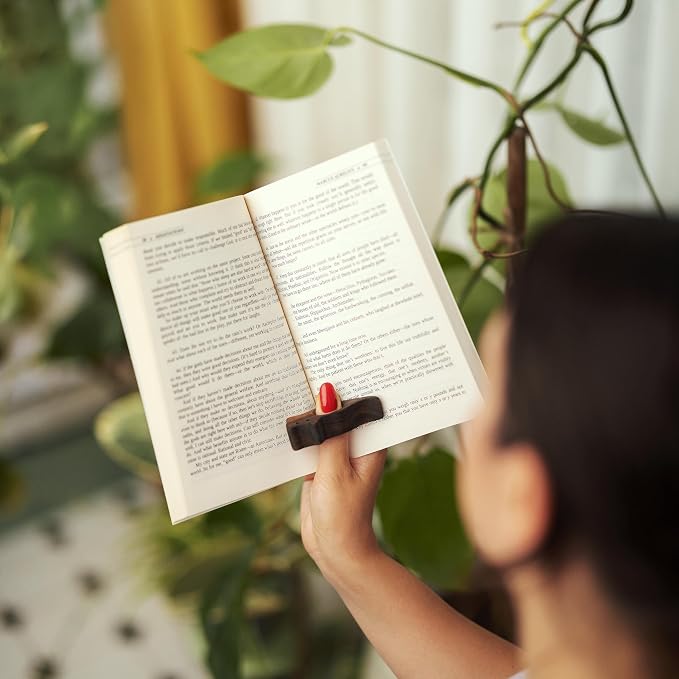 TILISMA Cat Book Page Holder – Handmade Natural Walnut Thumb Bookmark - Novel Reading Accessories Gifts for Readers, Book Lovers Gifts, Bookworm Gifts, Literary Gift - (Medium 0.86")